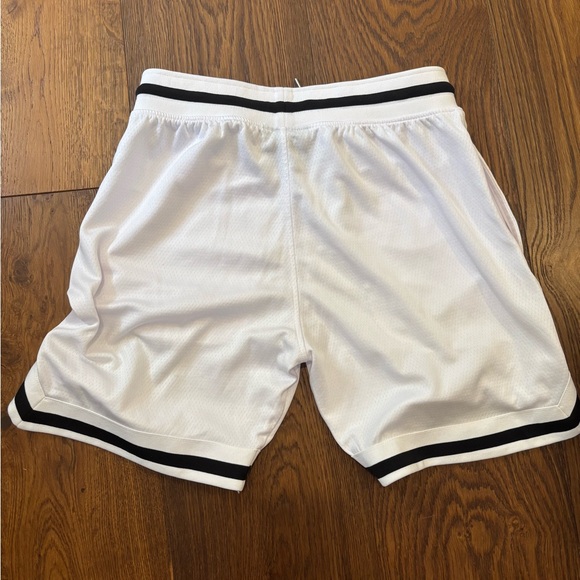 NY YANKEES Men's Shorts - Picture 2 of 3
